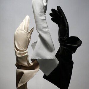 NWOT Daniel Storto Sculptural Gloves in hand sewn soft black leather STUNNING!